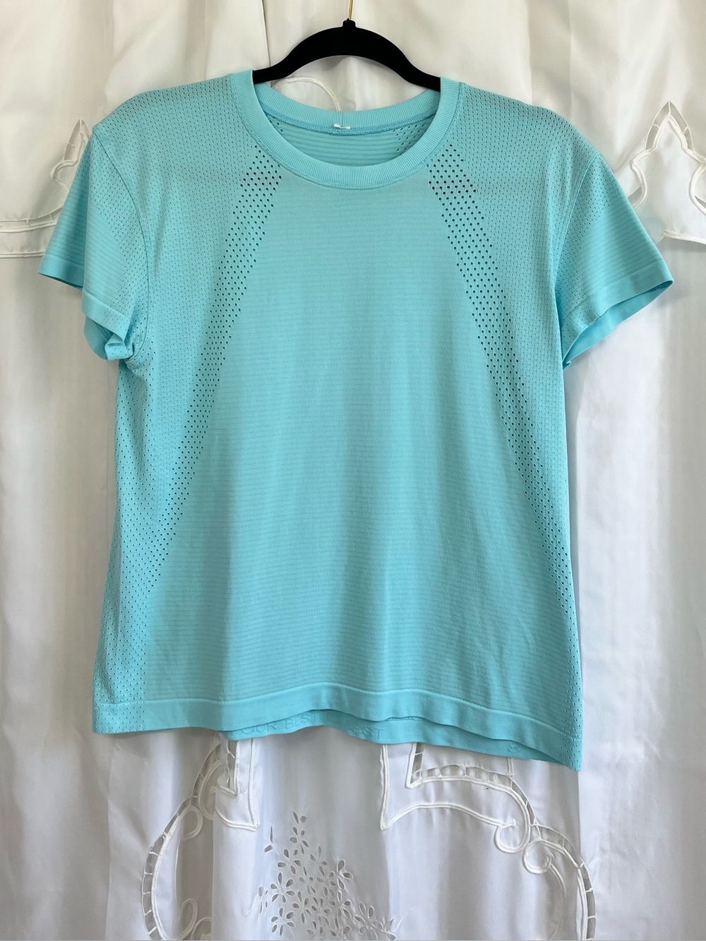Lululemon Train to Be Short Sleeve Shirt Cyan Blue Size 6